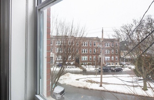 Aspinwall Hill Apartment | Huge 3br in desirable & quiet area. Near grocery and T-stop by Blueground
