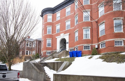 Aspinwall Hill Apartment | Huge 3br in desirable & quiet area. Near grocery and T-stop by Blueground