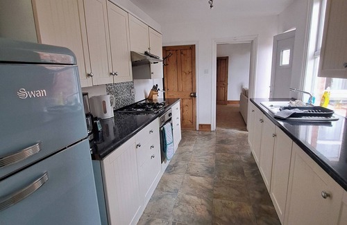 Kettering House | Huge 4 bed in the heart of Kettering