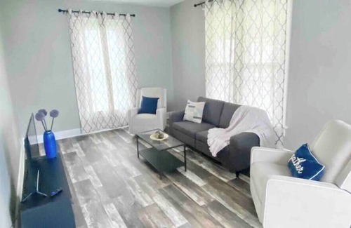 Shelbyville House | Huge, 4 Bedrooms 10 min to Casino, 25 min to Indy!
