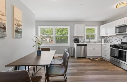 Des Plaines House | Huge 4BR w/Yard | Sleeps 8 | LCP Collection