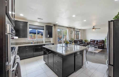 Reno House | Huge 5-bedroom 4 bath-30 minutes to Lake Tahoe-Outdoor Oasis