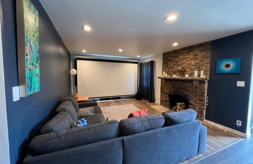 Pittsburgh House | Huge 6 bedroom house, perfect for familIes and friends