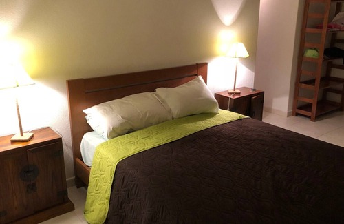 Armacao de Pera Apartment | Huge Apartment.Terrace & Balcony Overlooks Pools+Secure Private Gardens.WiFi &TV