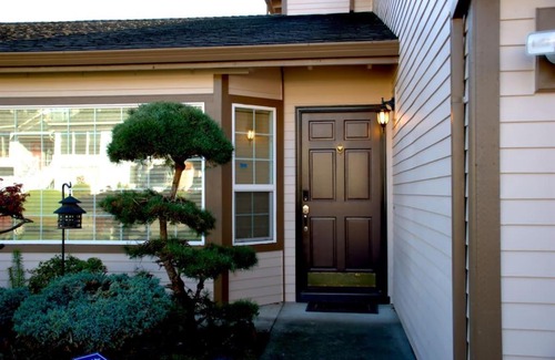 Beaverton House | Huge Bdrms on main-Charming vacation home for 19