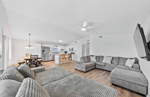 Gulf Shores House | Huge Beachhouse w/Private Pool (Free Heat in Winter)