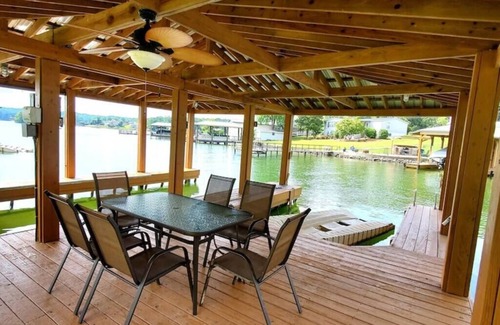 Jacksons' Gap House | Huge Boathouse, Screened Porch, Firepit, 3 King Beds