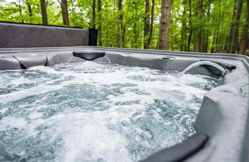 Berkeley Springs House | Huge Cabin w Hot Tub, Deck, Grill, Fire Pit, WiFi