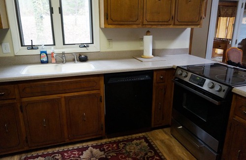 Cashes Valley Cabin | Huge comfortable Creekside Home with Pool Close to Everything, renovated