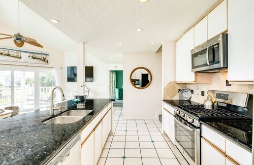 Pirates Beach West House | Huge Deck, 4th Row Gulf Views, Open Living Spaces - Great for Groups!