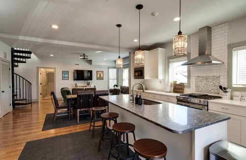 Hillsboro Village Apartment | HUGE double unit 5BR close to Belmont and 12S