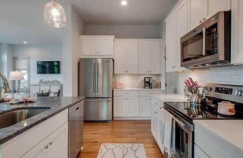 Hillsboro Village Apartment | HUGE double unit 5BR close to Belmont and 12S
