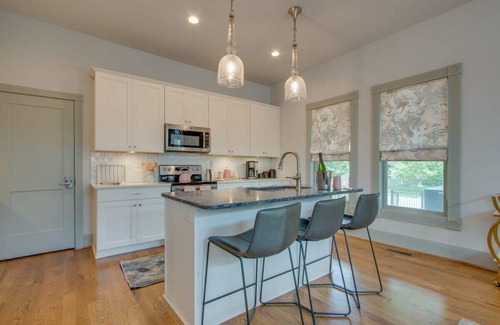 Hillsboro Village Apartment | HUGE double unit 5BR close to Belmont and 12S