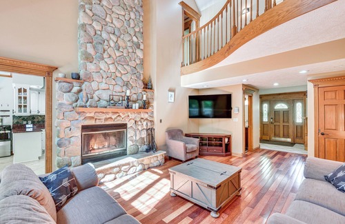 La Porte House | Huge Family Home w/Pool - 13 Mi to Lake Michigan!