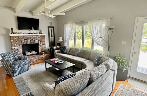 Barnegat Light Cottage | Huge Fenced-In Yard Near Beach & Bay - Thoughtful Amenities - '24 Booking Quick