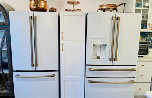 Wright House | HUGE Home with POOL, Sauna, short drive to the BEACH! Sleeps 10 Central Location