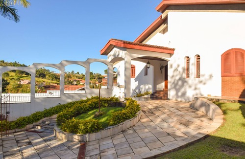 Aguas de Lindoia Cottage | Huge House for Entire Family in Águas de Lindóia