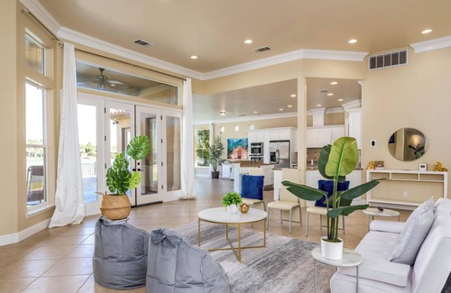 Clovis House | HUGE LAKEFRONT HOME . POOL. GARAGE . NATIONAL PARKS