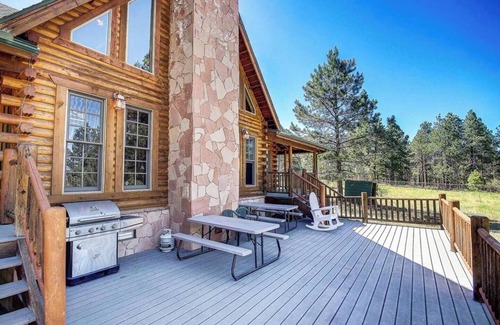 Williams Cabin | Huge Log Cabin on 20 Acre Ranch close to Grand Canyon with Spectacular Views!