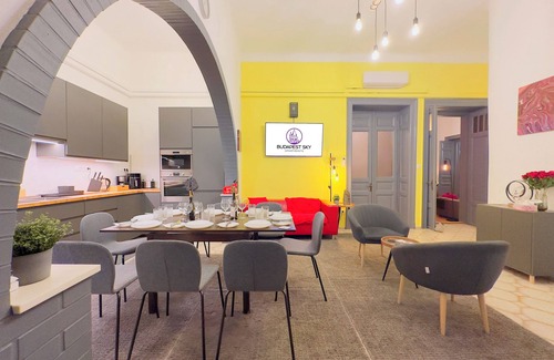 Erzsebetvaros Apartment | Huge Luxury 5 bedroom condo in central Budapest with A/C - Rose House