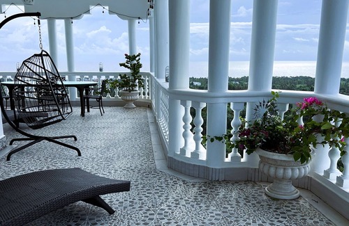 Cabrera Apartment | Huge penthouse suite w/kitchen, sunroom, & soaking tub on a private balcony!
