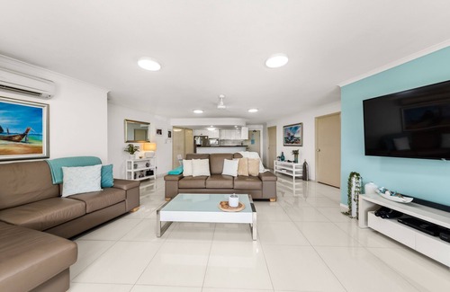 Maroochydore Apartment | HUGE PRIVATE SECURE COURTYARD WATERFRONT VIEW SLEEPS 4 Adults & 1 Child