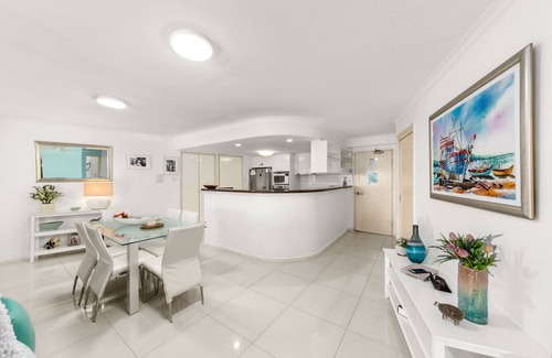 Maroochydore Apartment | HUGE PRIVATE SECURE COURTYARD WATERFRONT VIEW SLEEPS 4 Adults & 1 Child
