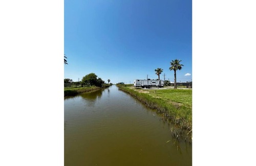 Crystal Beach RV Rental | Huge RV Campsite less than a mile from the beach!