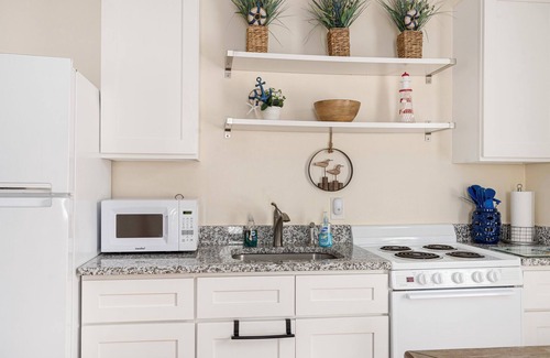 Bristol Apartment | Huge Studio on State St. Bristol - On parade route