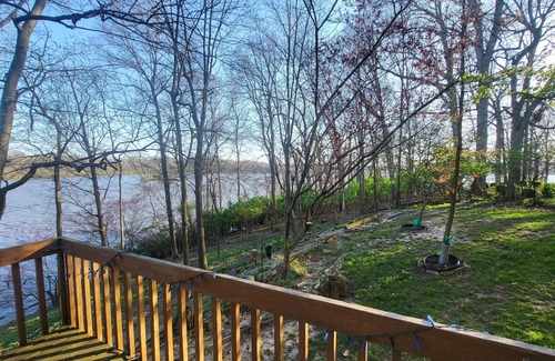 Danville House | Huge Summer Lake House! On the Water! Sleeps 12. 5BR/4BA. Canoes, Kayaks & more!
