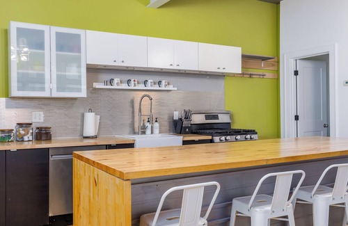 Macalester - Groveland House | HUGE & Sunny 16 Bed Home~Arcade~ Event Space~Theatre, in the BEST Location!