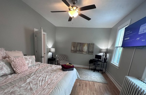 Perry North House | HUGE updated 4 BR - 2.5 bath w/ free parking