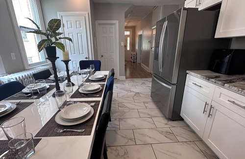 Perry North House | HUGE updated 4 BR - 2.5 bath w/ free parking