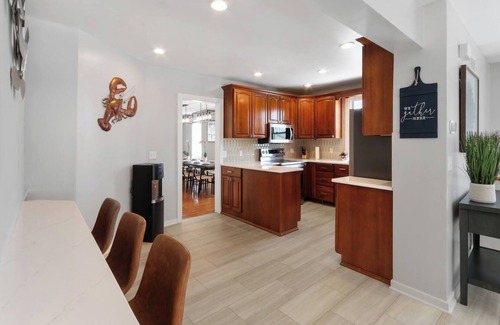 Lake Geneva House | HUGE walk to lake/downtown pets OK tons of gathering space