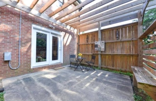 Athens Apartment | Huge Yard near UGA - Glory Glory Guest Suite