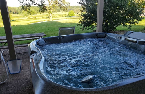 Mount Horeb House | HugeHome.Hottub 2 Stocked Ponds acres of yard. Riverview trails, 14mi to Madison