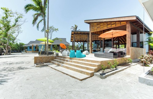 Placencia House | Hummingbird: Beachfront Cabana with Private Veranda on Belize Private Island