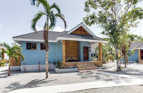 Placencia House | Hummingbird: Beachfront Cabana with Private Veranda on Belize Private Island