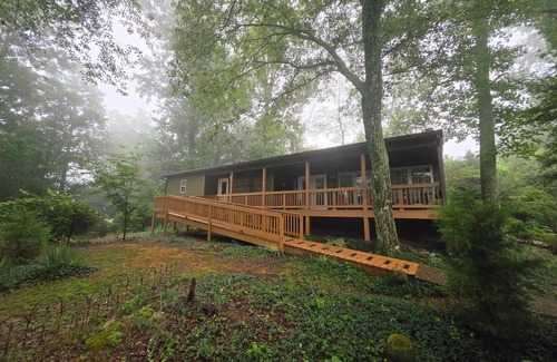Bryant Cabin | Hummingbird Cabin with a private hot tub!