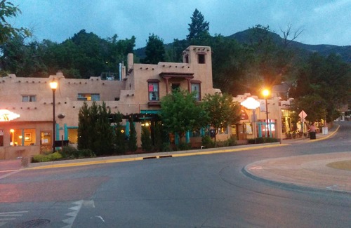 Manitou Springs Historic District Cottage | Hummingbird Cottage - downtown Manitou Springs