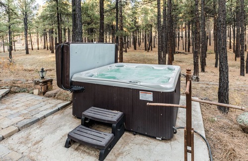 Flagstaff House | Hummingbird Hollow, a Harry Potter themed mountain retreat 10 mins from Snowbowl