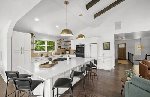Barium Springs House | Hummingbird Home by AvantStay | Boat House + Dock