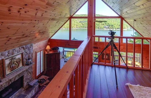 Topton Cabin | Hummingbird Lake House - Spacious Family Cabin on Lake Nantahala