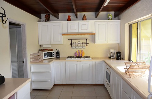 Porters Cottage | Hummingbird Nr Holetown 2 bed with pool