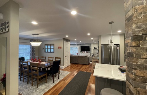 Stroudsburg House | Hummingbird Paradise in Pocono, hot tub,sauna,close to vineyards and ski resort