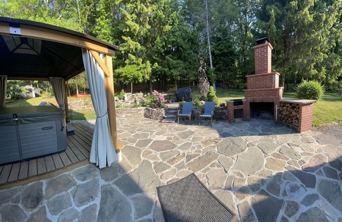 Stroudsburg House | Hummingbird Paradise in Pocono, hot tub,sauna,close to vineyards and ski resort