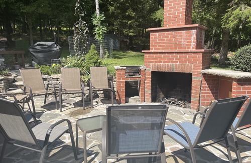 Stroudsburg House | Hummingbird Paradise in Pocono, hot tub,sauna,close to vineyards and ski resort