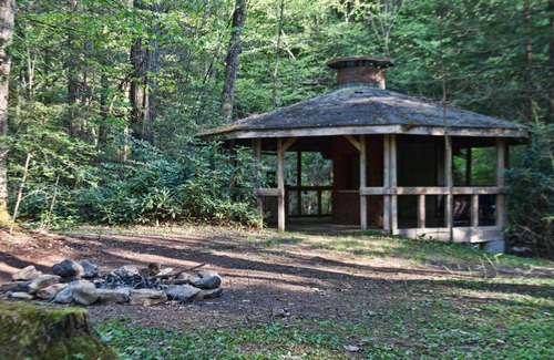 Gibbon Glade House | Hummingbird Retreat 12 miles from Ohiopyle, unique house and property on stream.