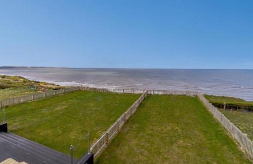 Reighton House | Hunroe Brow