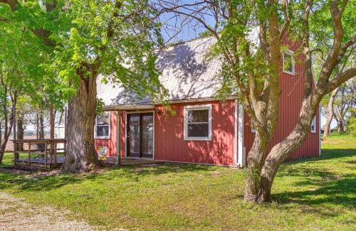 Chapman House | Hunt and Fish Peaceful Country Escape in Chapman!